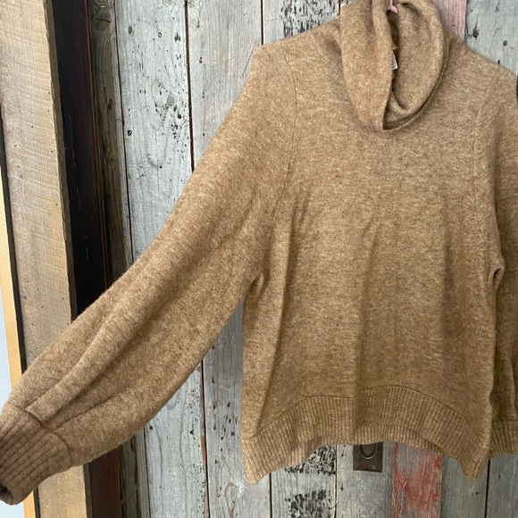 Babaton Adichie sweater - Picture 3 of 4